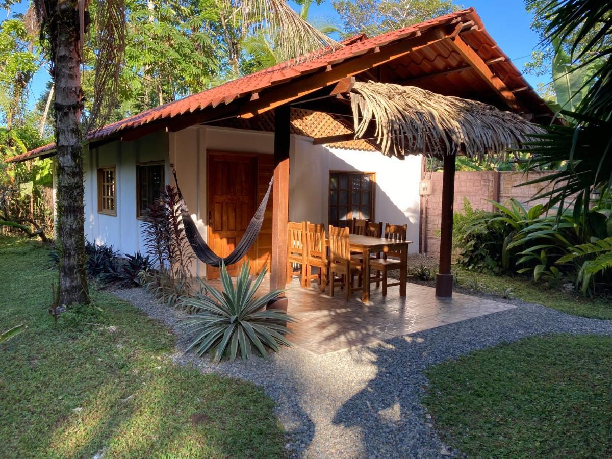 Pura Vida Vegana Hotel Cahuita Exterior photo